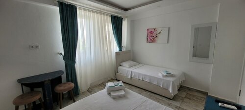 Стандартный трехместный номер в Tenes Otel