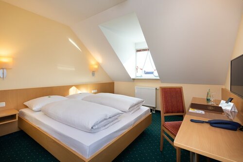 Double room (with a French bed 160x200 in the main building) в Huberhof