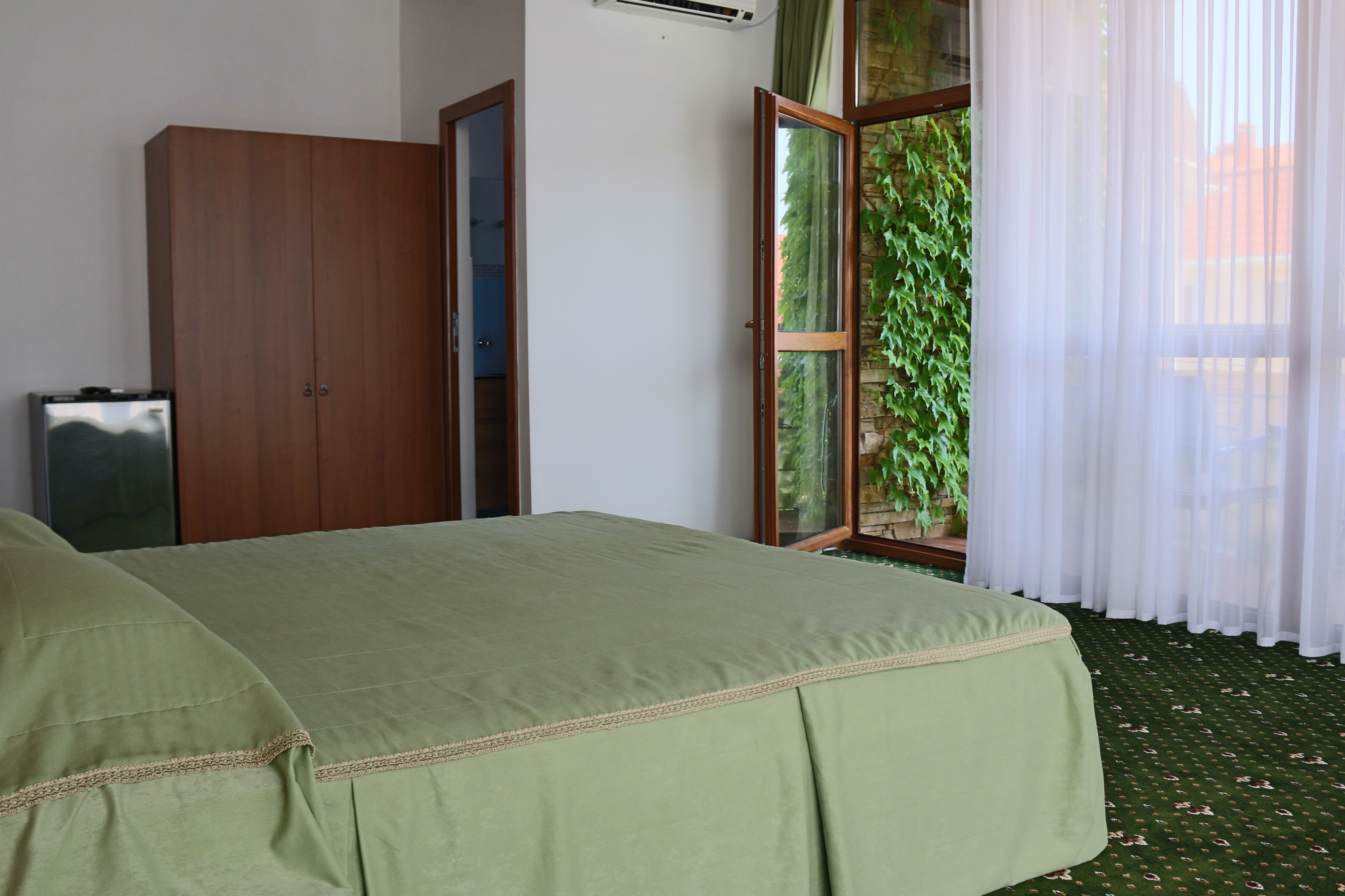 Люкс с кроватью размера «king-size» и видом на море