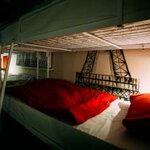 Кровать в 10-местном общем женском номере в Sky Hostel