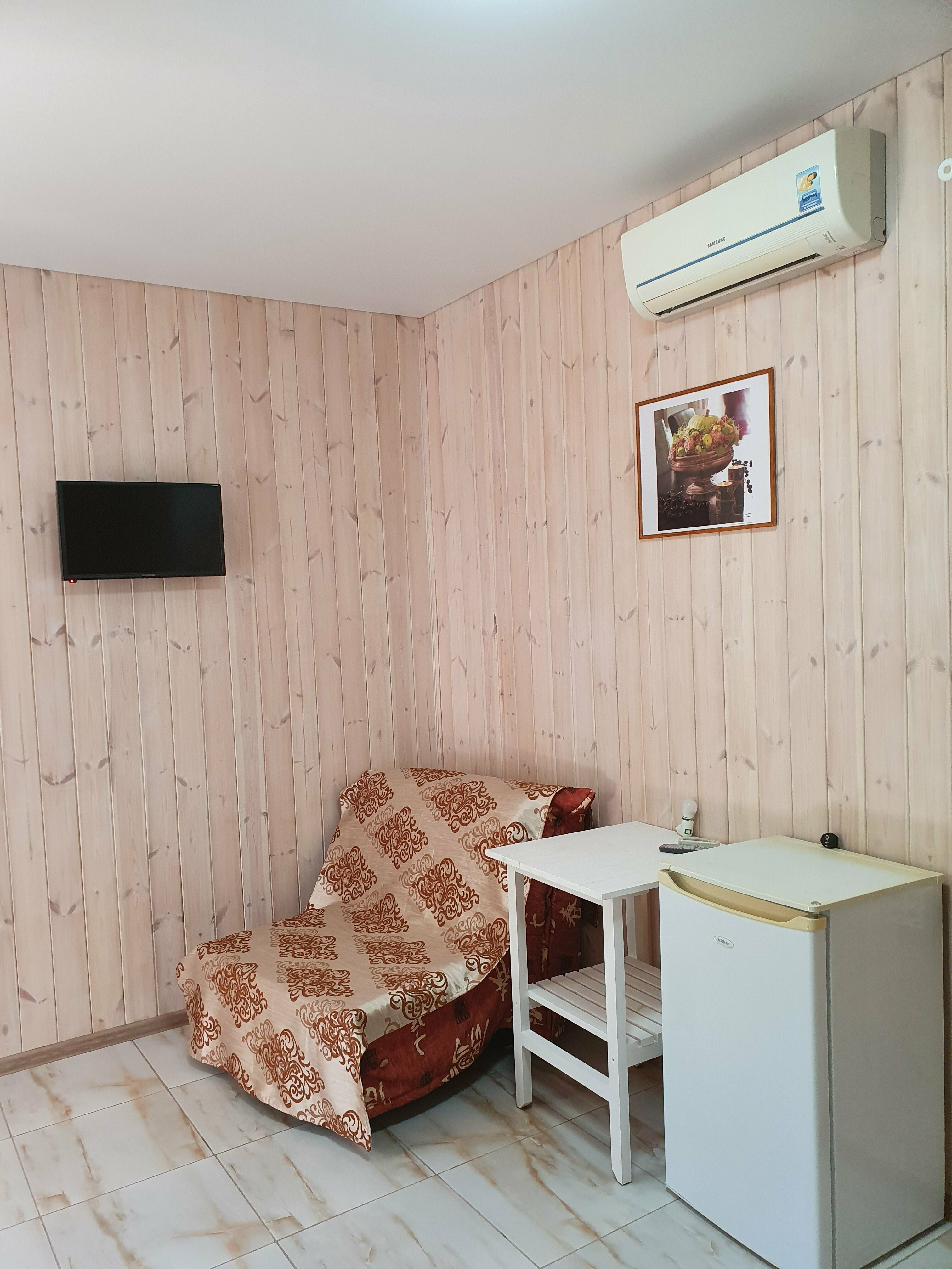 Двухместный номер с двуспальной кроватью и дополнительной кроватью