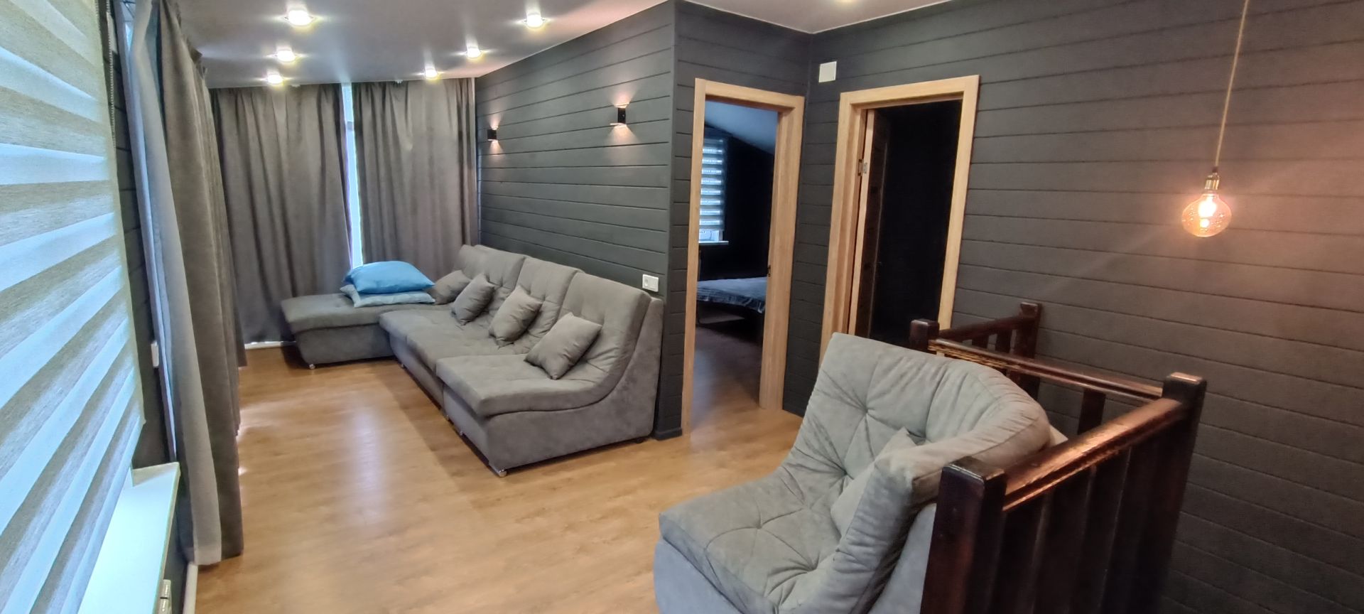 Коттедж с балконом