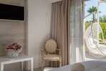 Люкс для новобрачных, гидромассажная ванна в White Pearls Luxury Suites - Adults Only