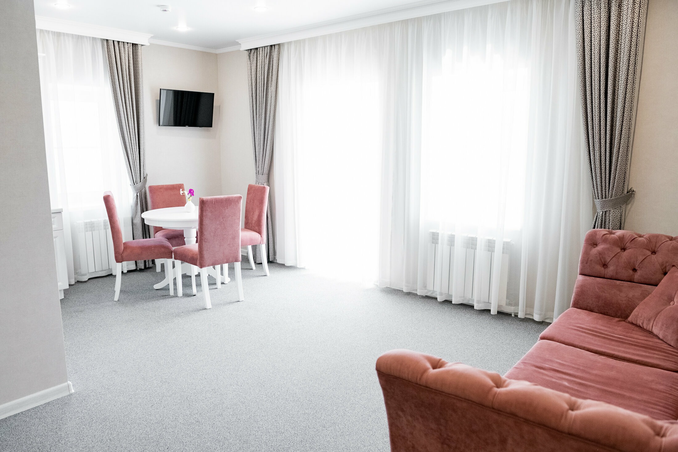 Люкс с кроватью размера «king-size» и гидромассажной ванной