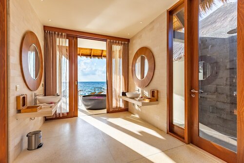 Ocean Pool Villa в Furaveri Maldives