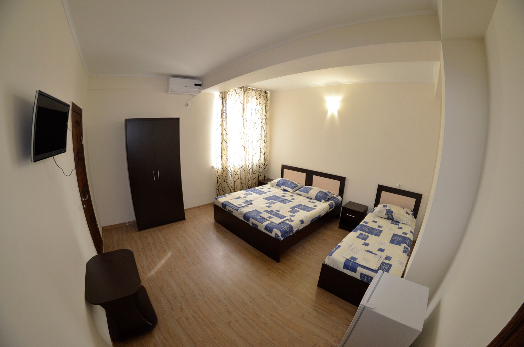 Трехместный номер «Комфорт» с душем