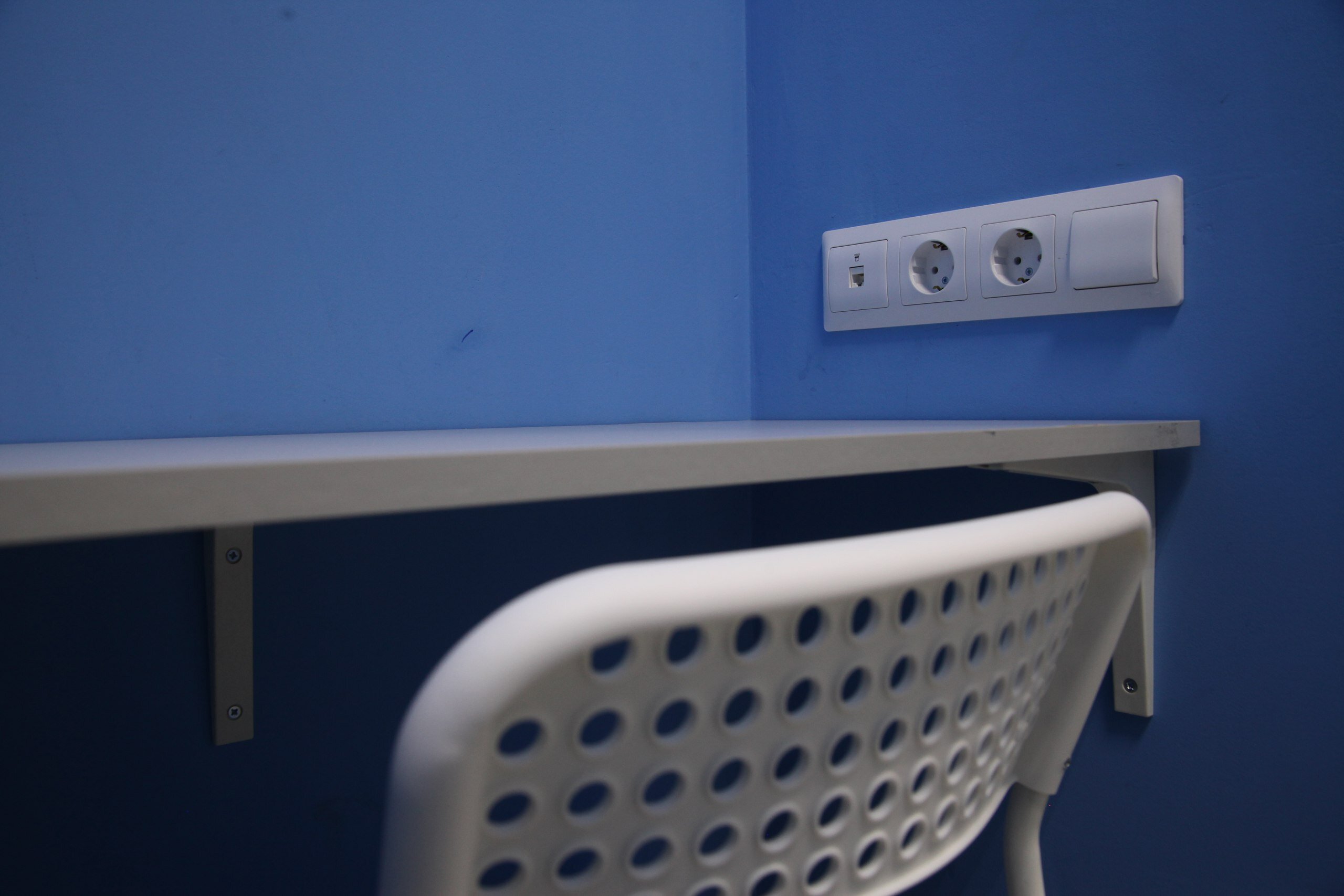 Спальное место на двухъярусной кровати в общем номере для мужчин и женщин