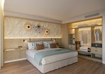 Люкс, вид на бассейн (2 adults and 1 child) в Mediterranean Palace