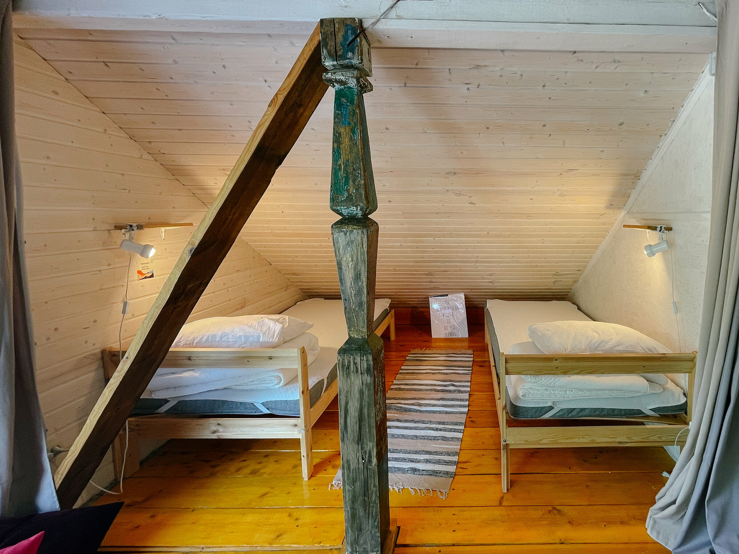 Односпальная кровать в общем номере