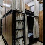 Кровать в мужском номере c 6 двухъярусными кроватями (удобства на этаже) в Doma