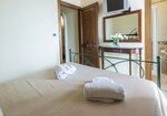 Улучшенный двухместный номер с 1 двуспальной кроватью, вид на море в B&b La Riviera