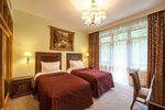 Двухместный номер Делюкс с 1 кроватью или 2 отдельными кроватями и балконом в Гранд Отель Поляна