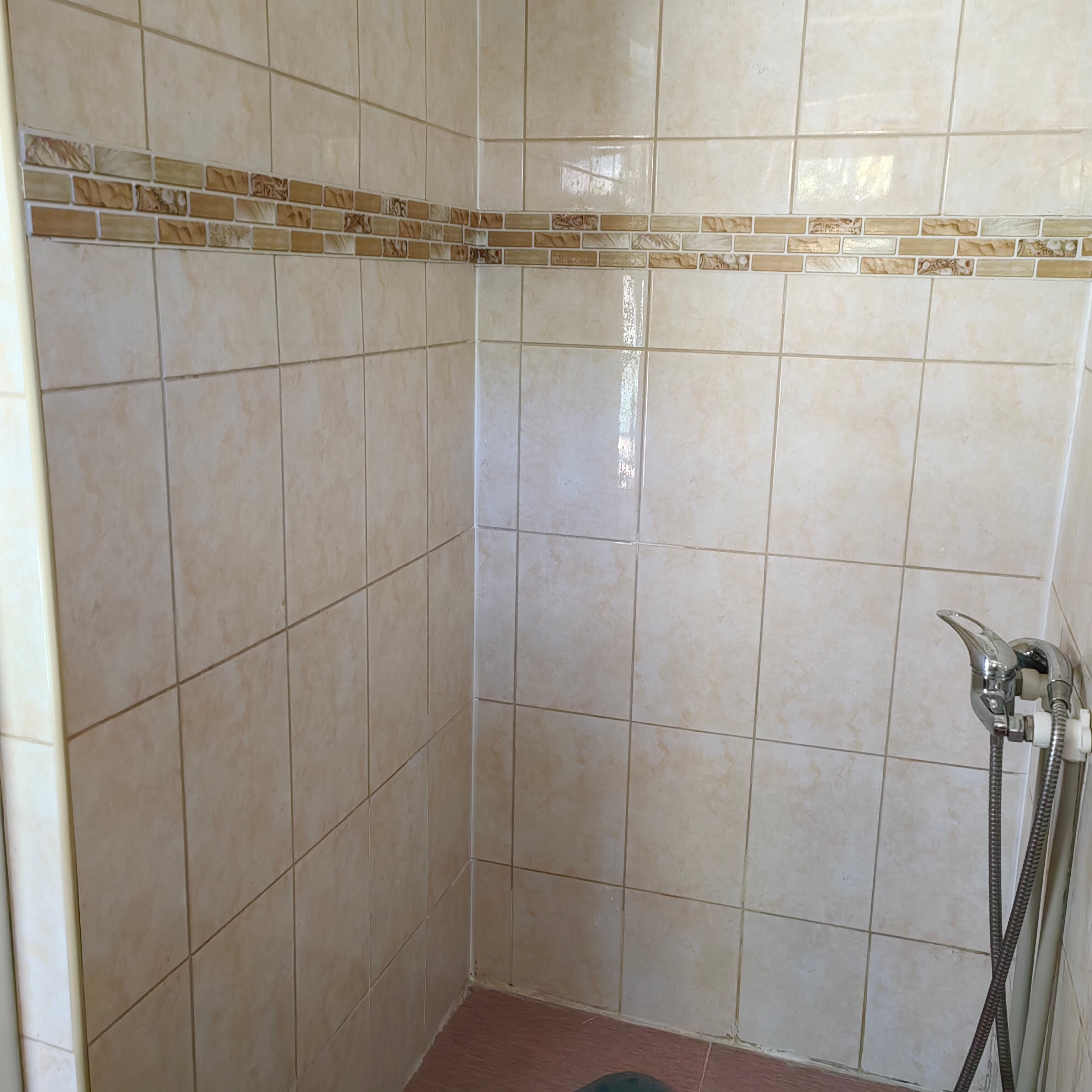 Трехместный номер «Комфорт» с душем