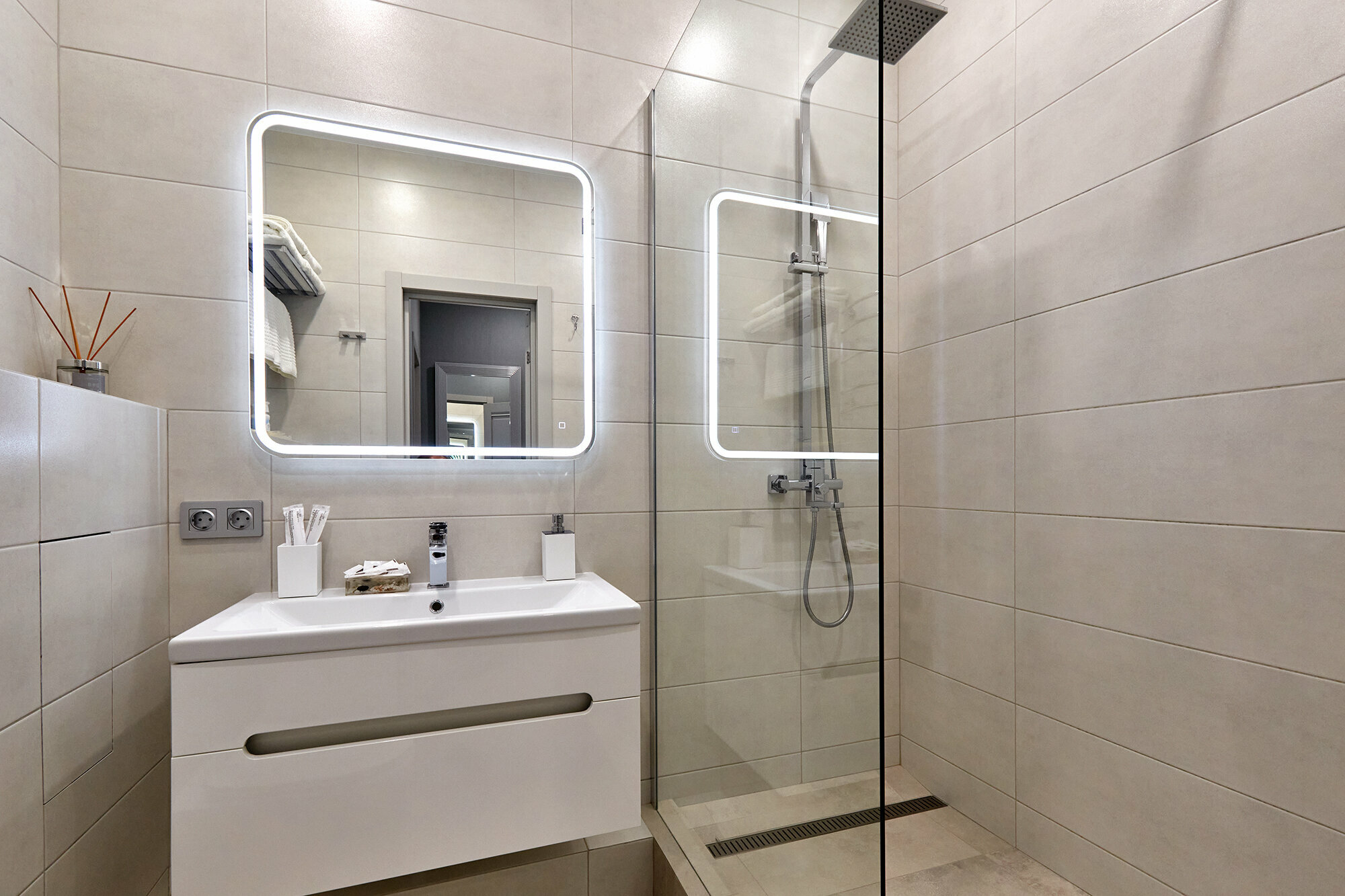 Двухместный номер Делюкс с 1 кроватью и душем