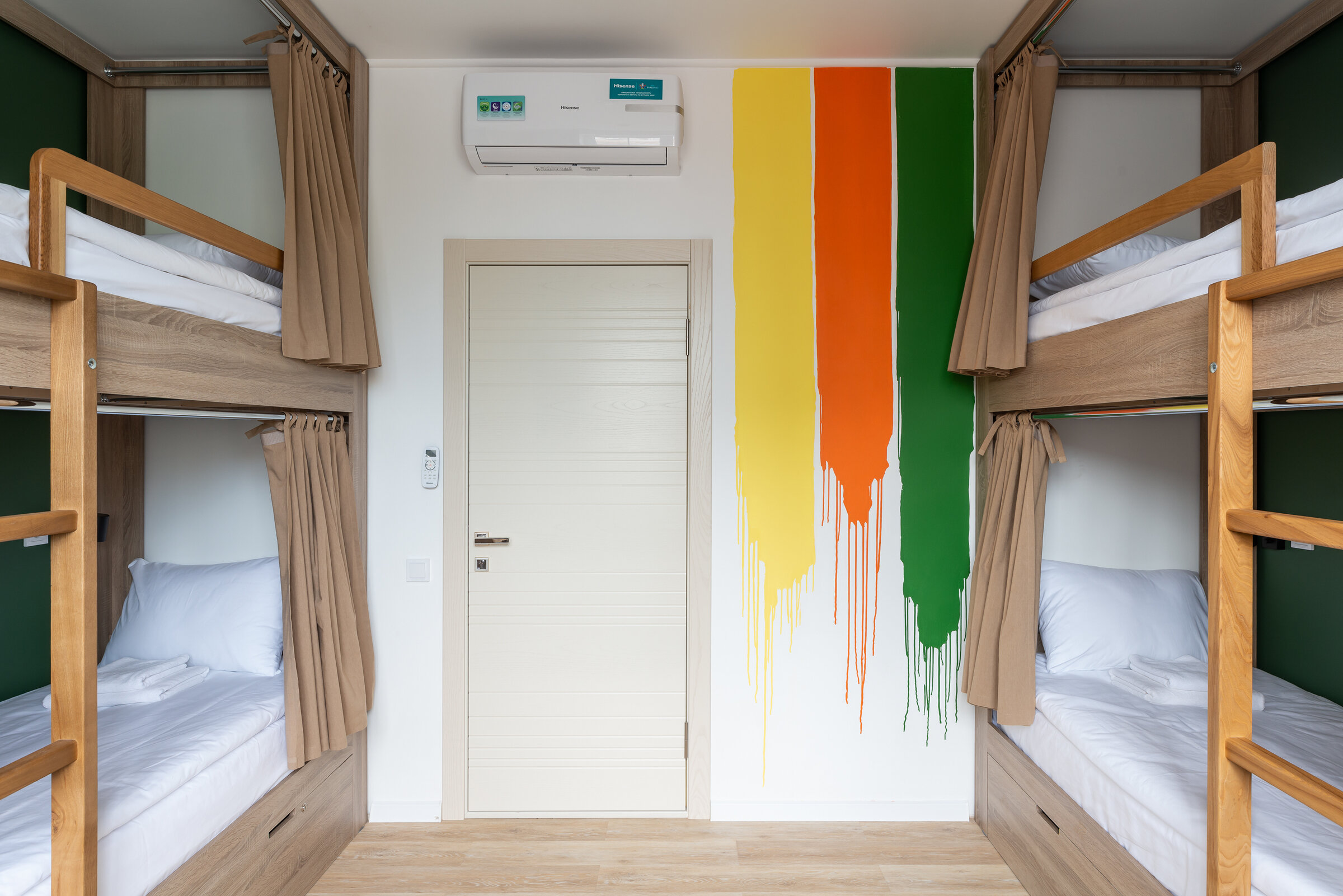 Эконом 4- местный с общим санузлом (душ и туалет на два номера)