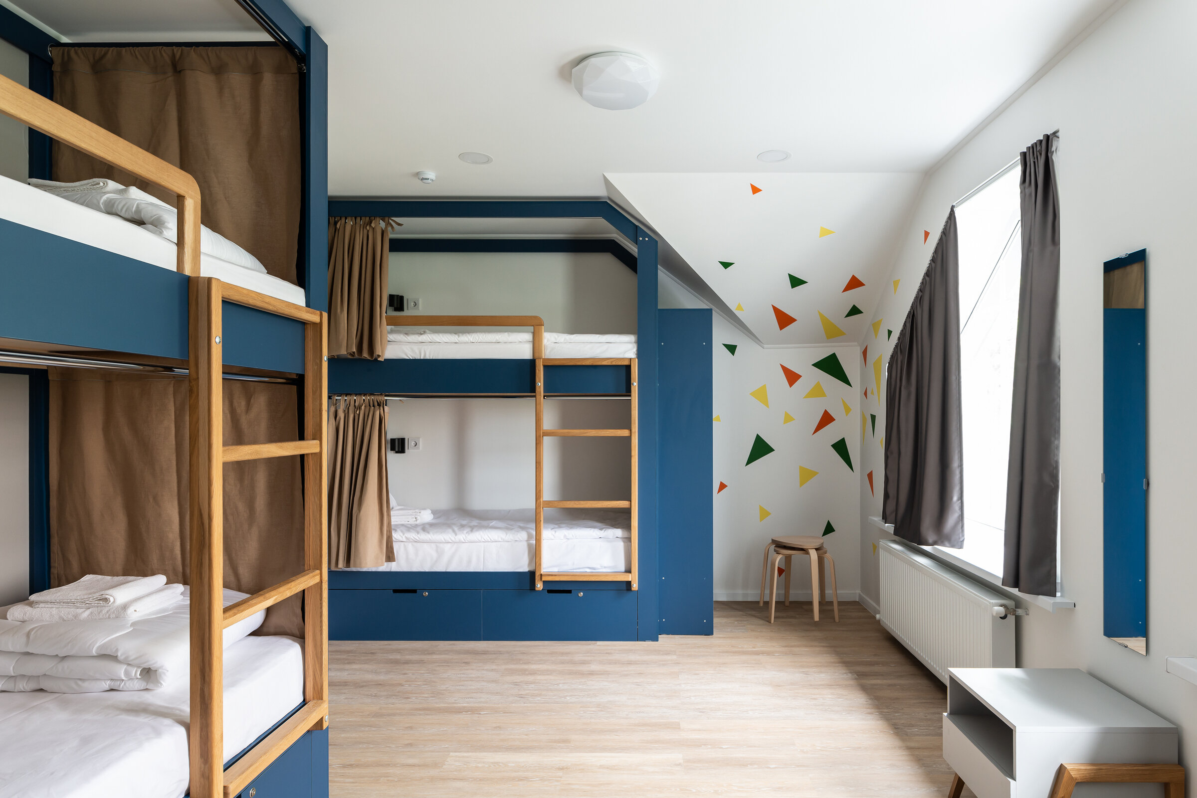 Эконом 4- местный с общим санузлом (душ и туалет на два номера)