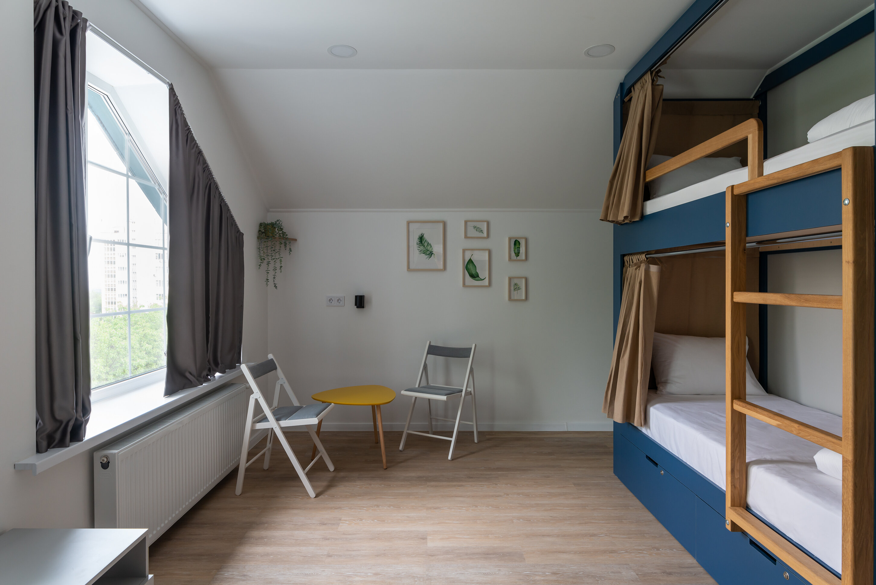 Эконом 4- местный с общим санузлом (душ и туалет на два номера)