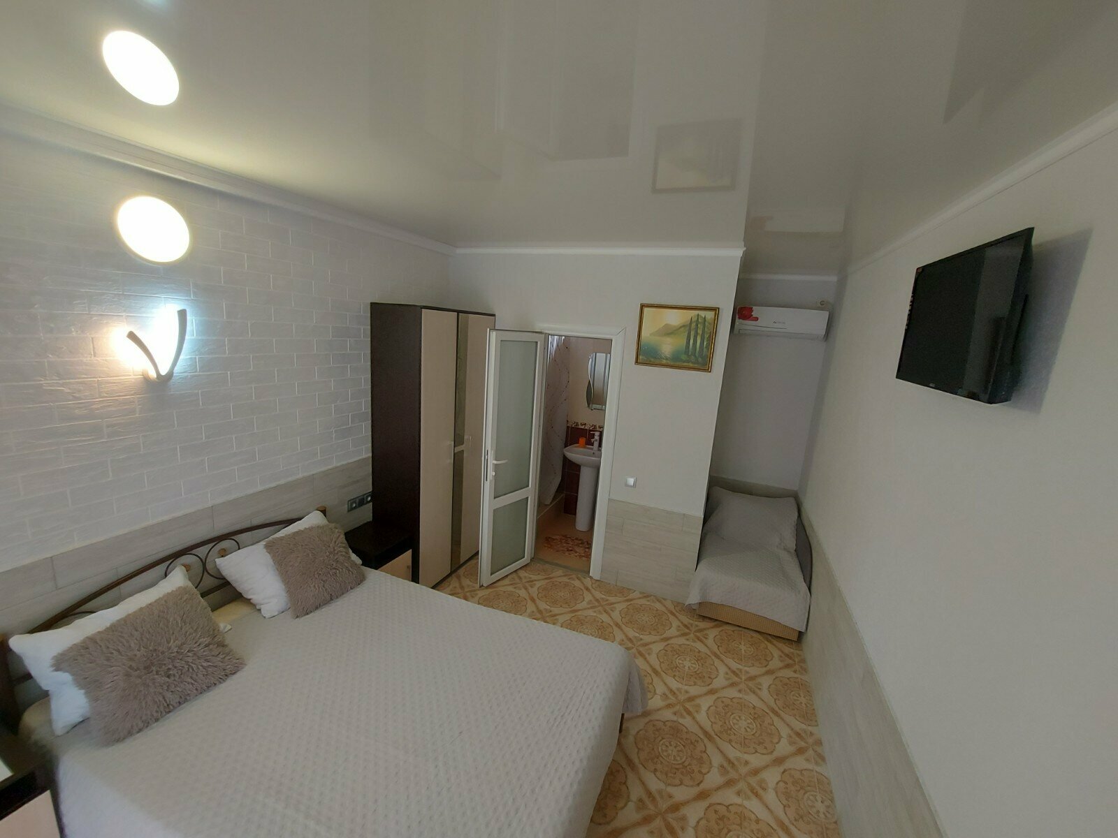 Улучшенный трехместный номер