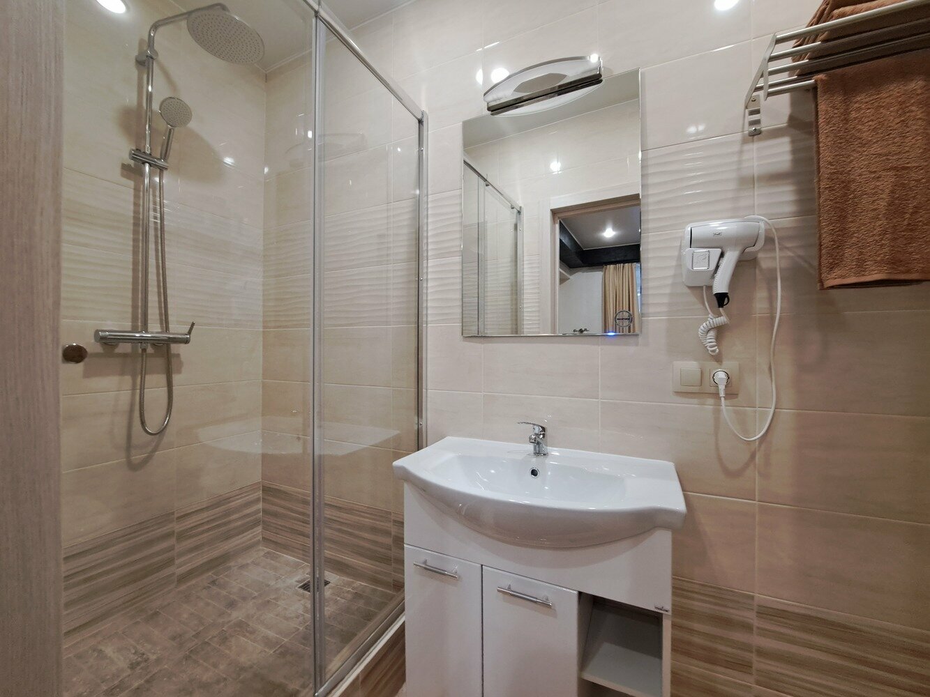 Улучшенный двухместный номер с 2 отдельными кроватями