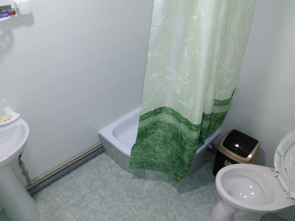 Четырехместный номер с ванной комнатой