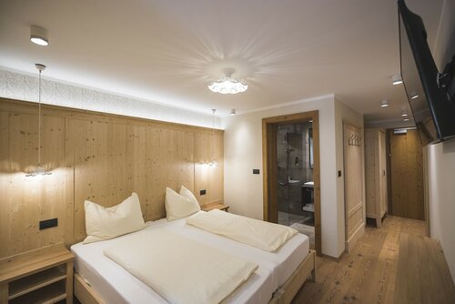 Полулюкс, балкон, внутренний двор (Sofia) в Emma Historic Hotel