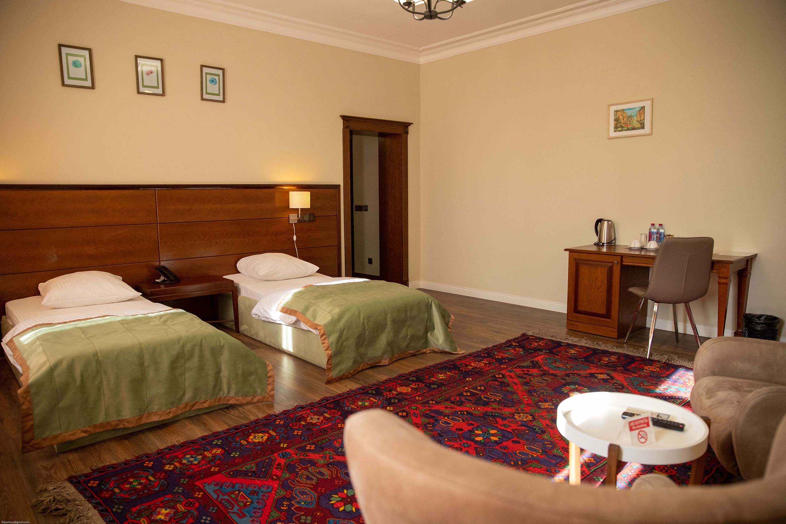 Просторный двухместный номер с 2 отдельными кроватями