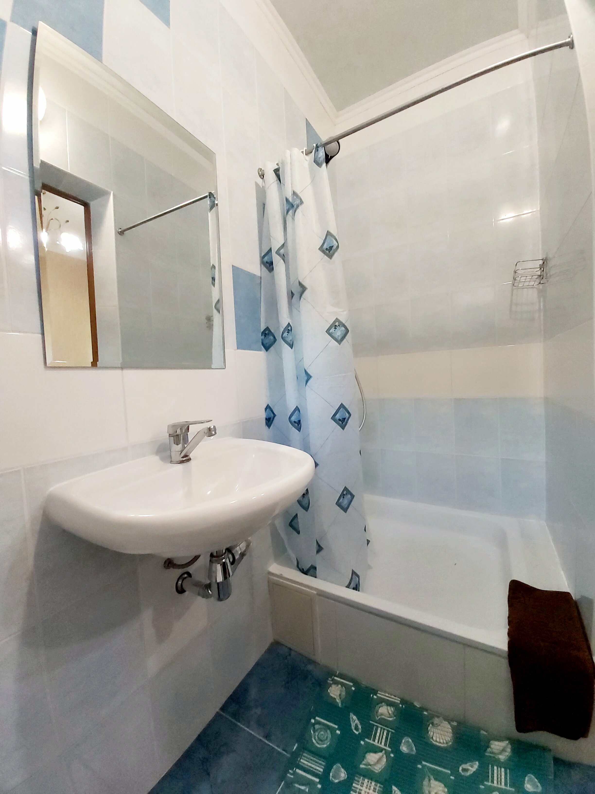 Небольшой двухместный номер с 1 кроватью