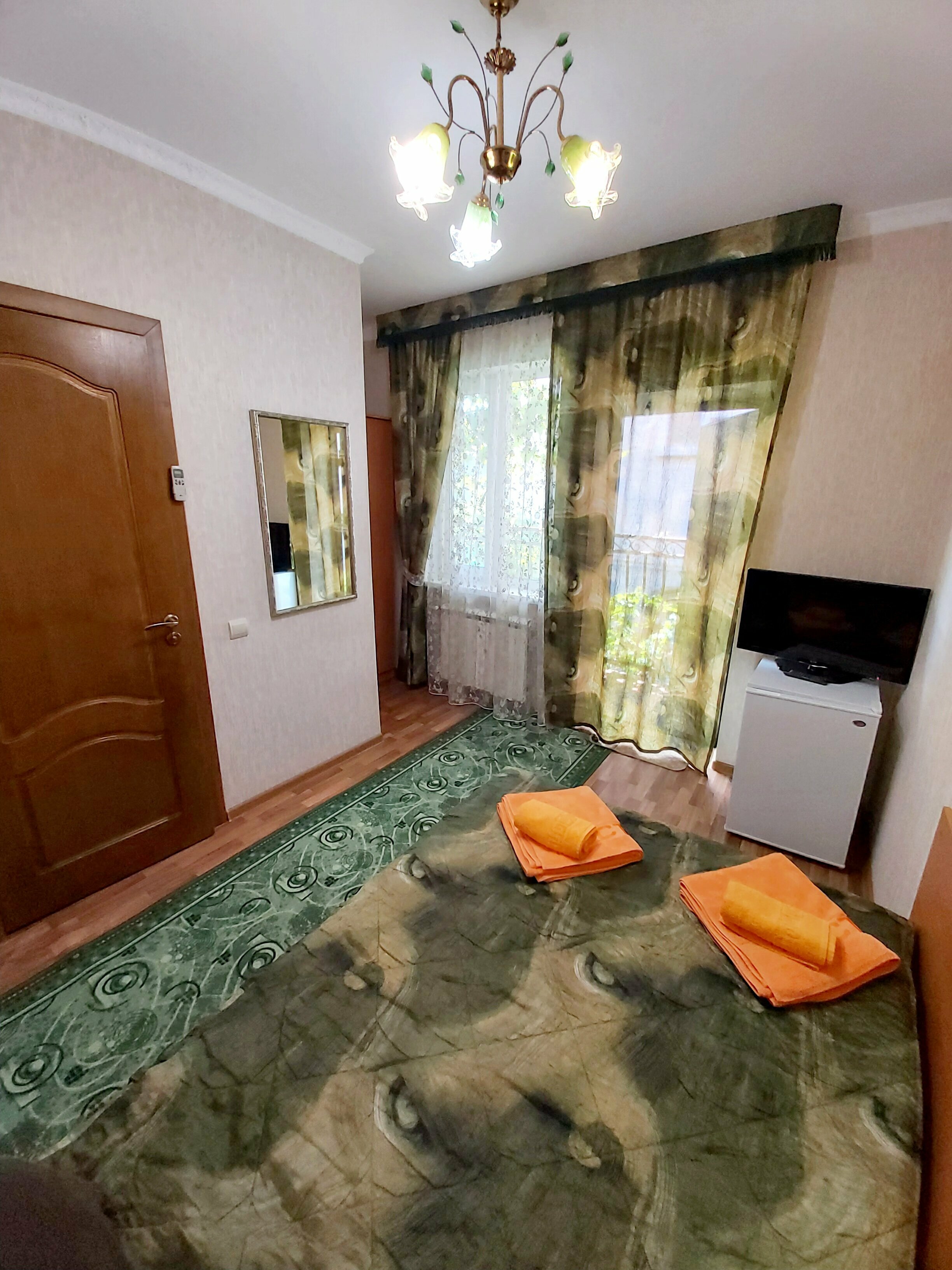 Небольшой двухместный номер с 1 кроватью