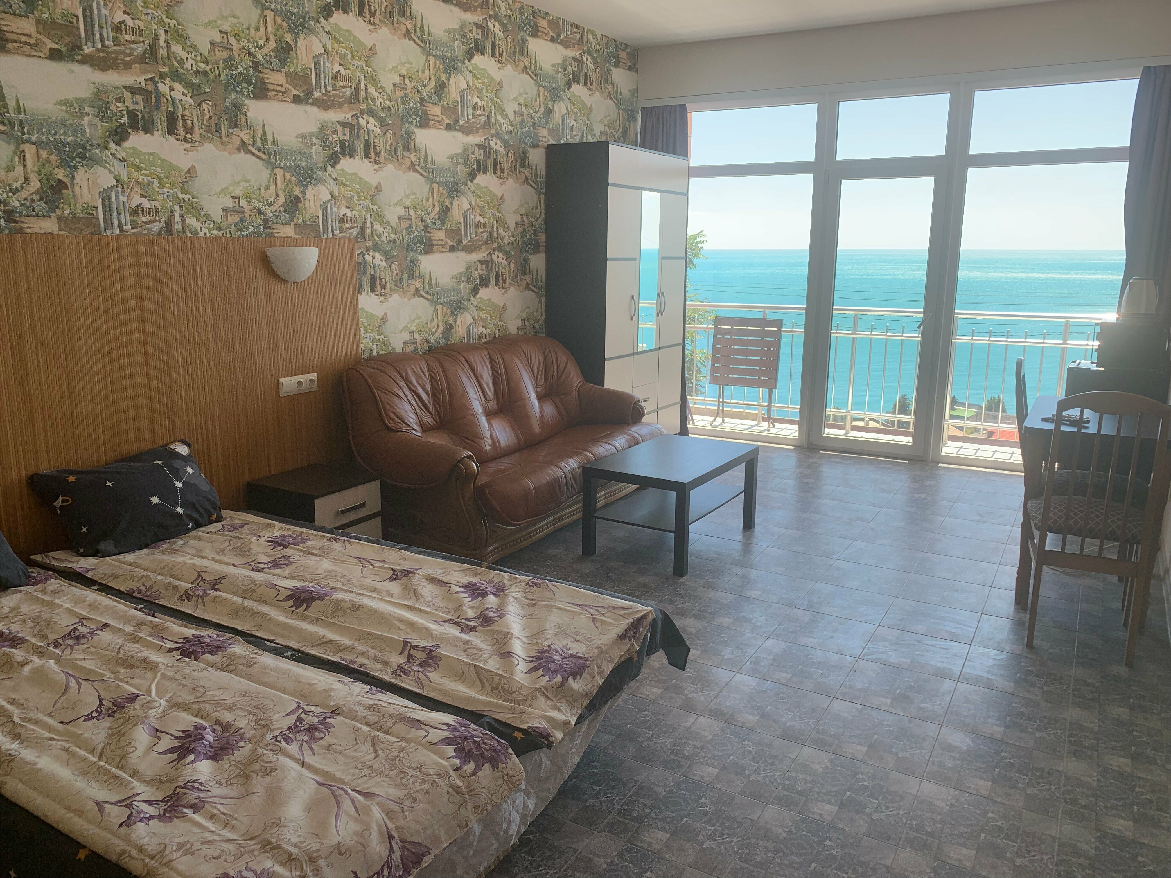 Семейный номер с видом на море