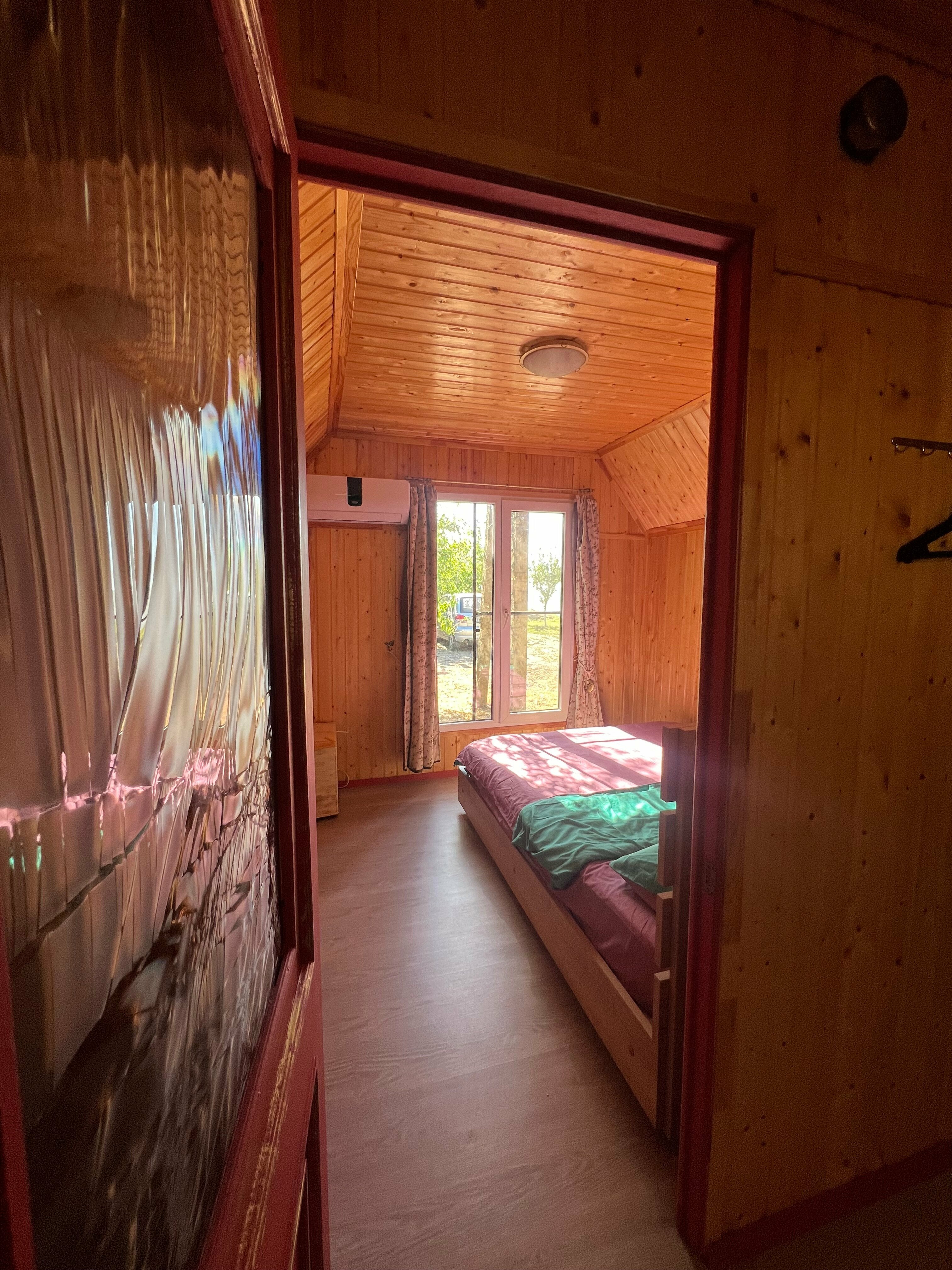 Семейный номер с боковым видом на море