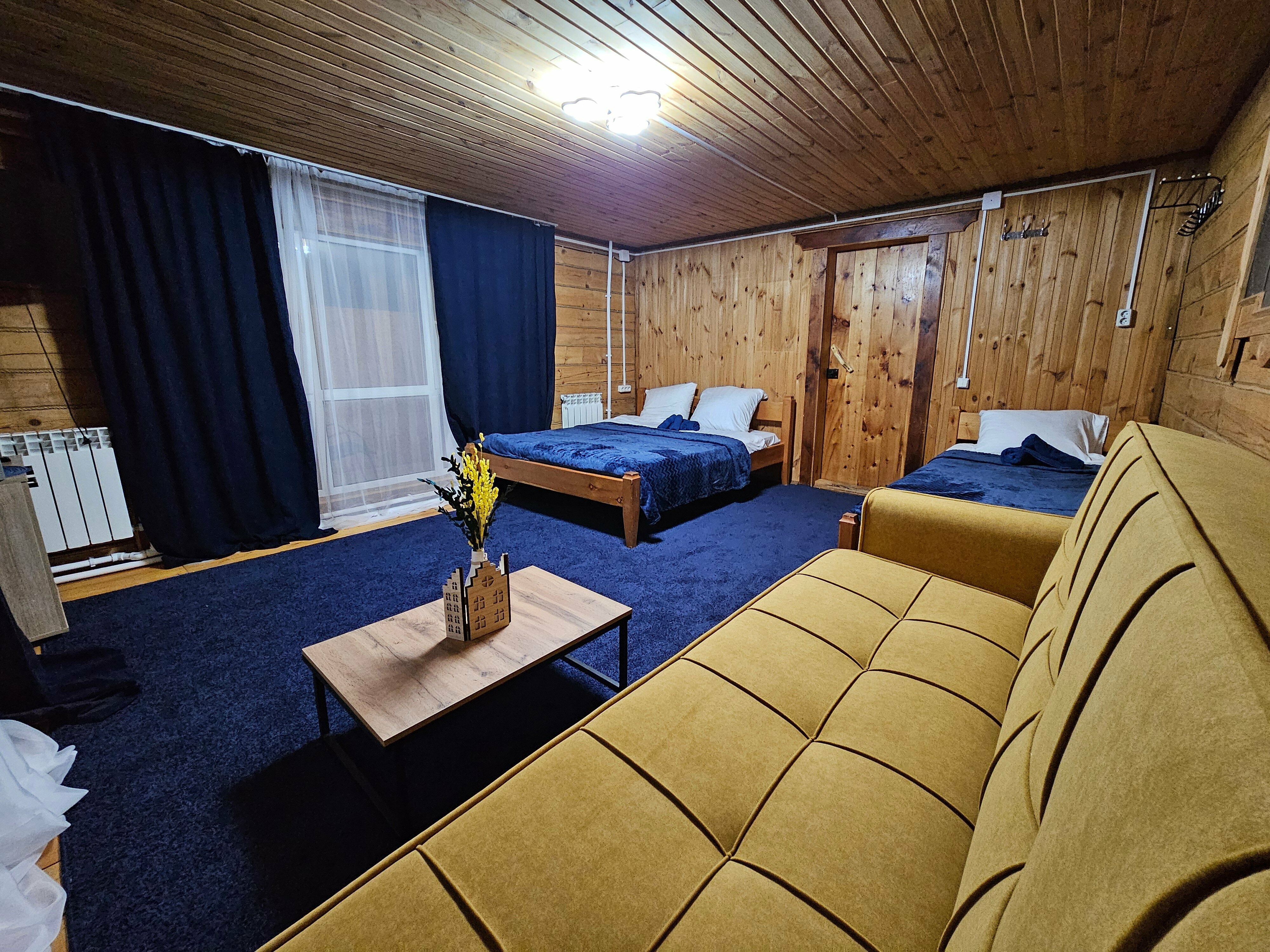 Семейный номер с общей ванной комнатой