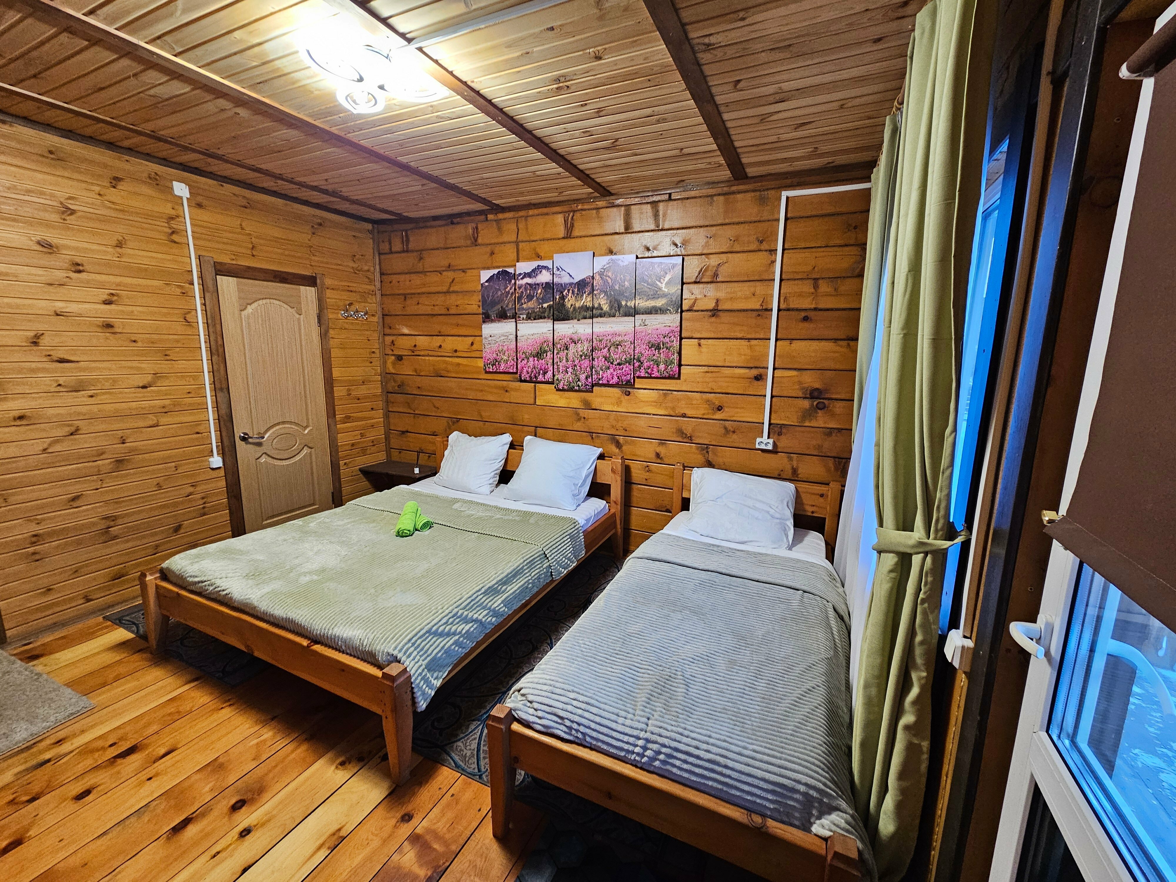 Трехместный номер «Комфорт» с душем