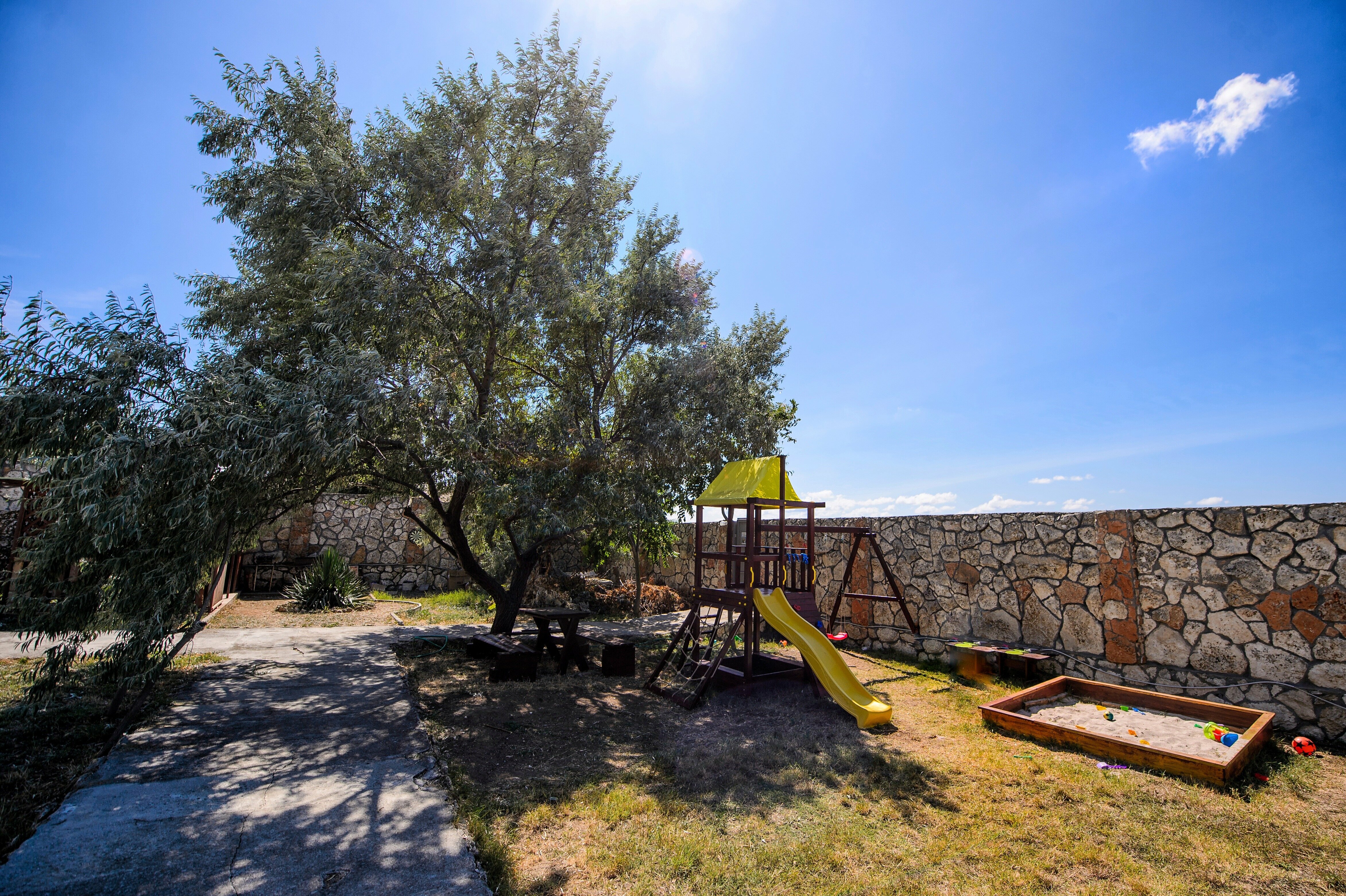 Трехместный номер с основными удобствами