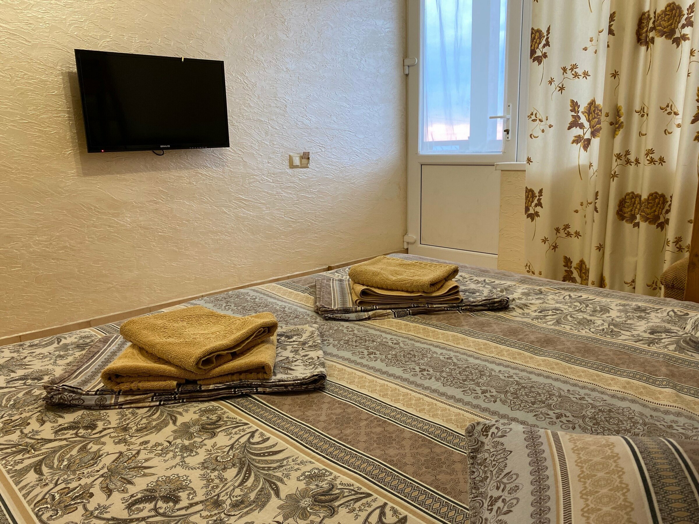 Семейный номер с боковым видом на море