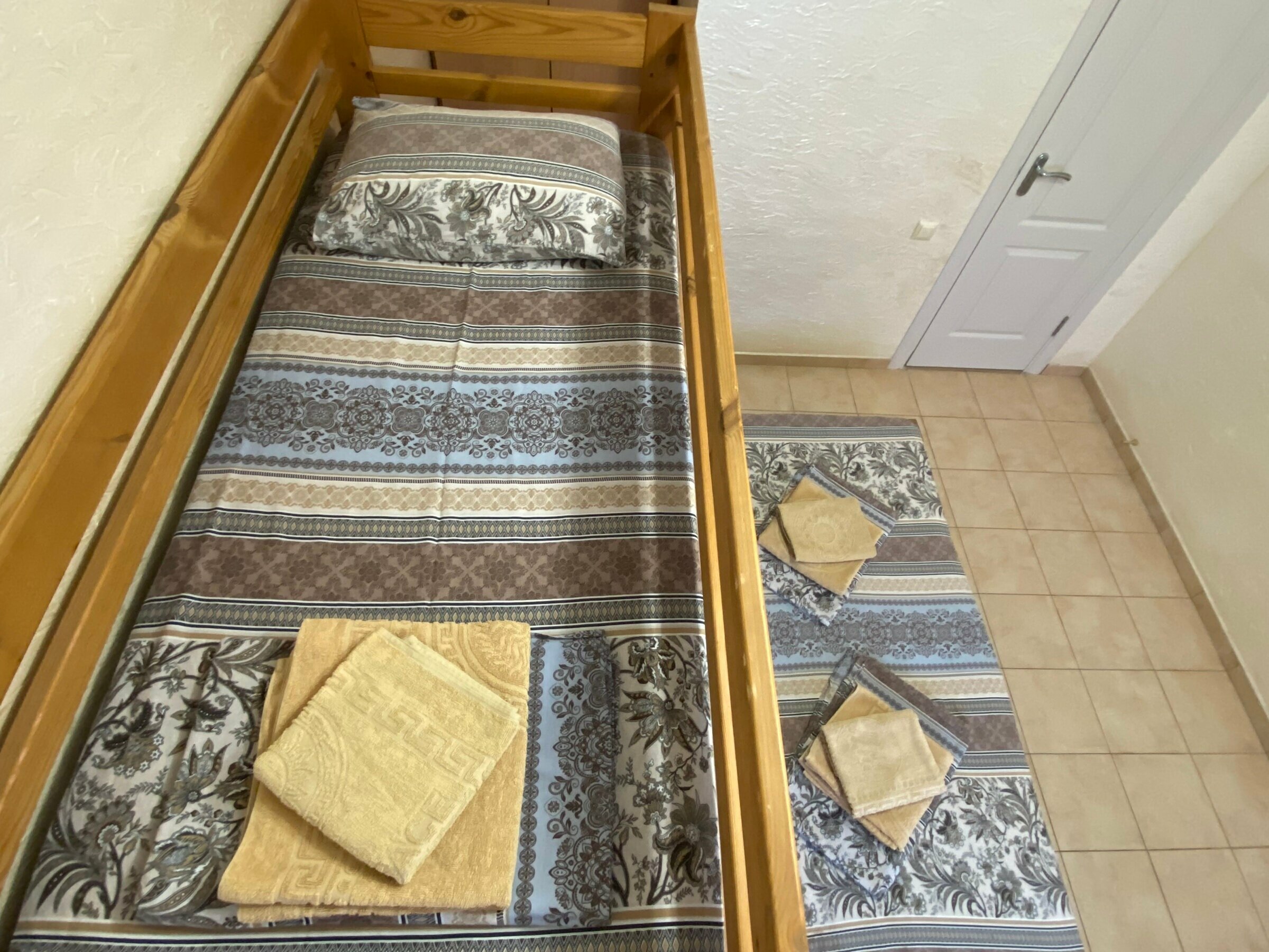 Семейный номер с боковым видом на море