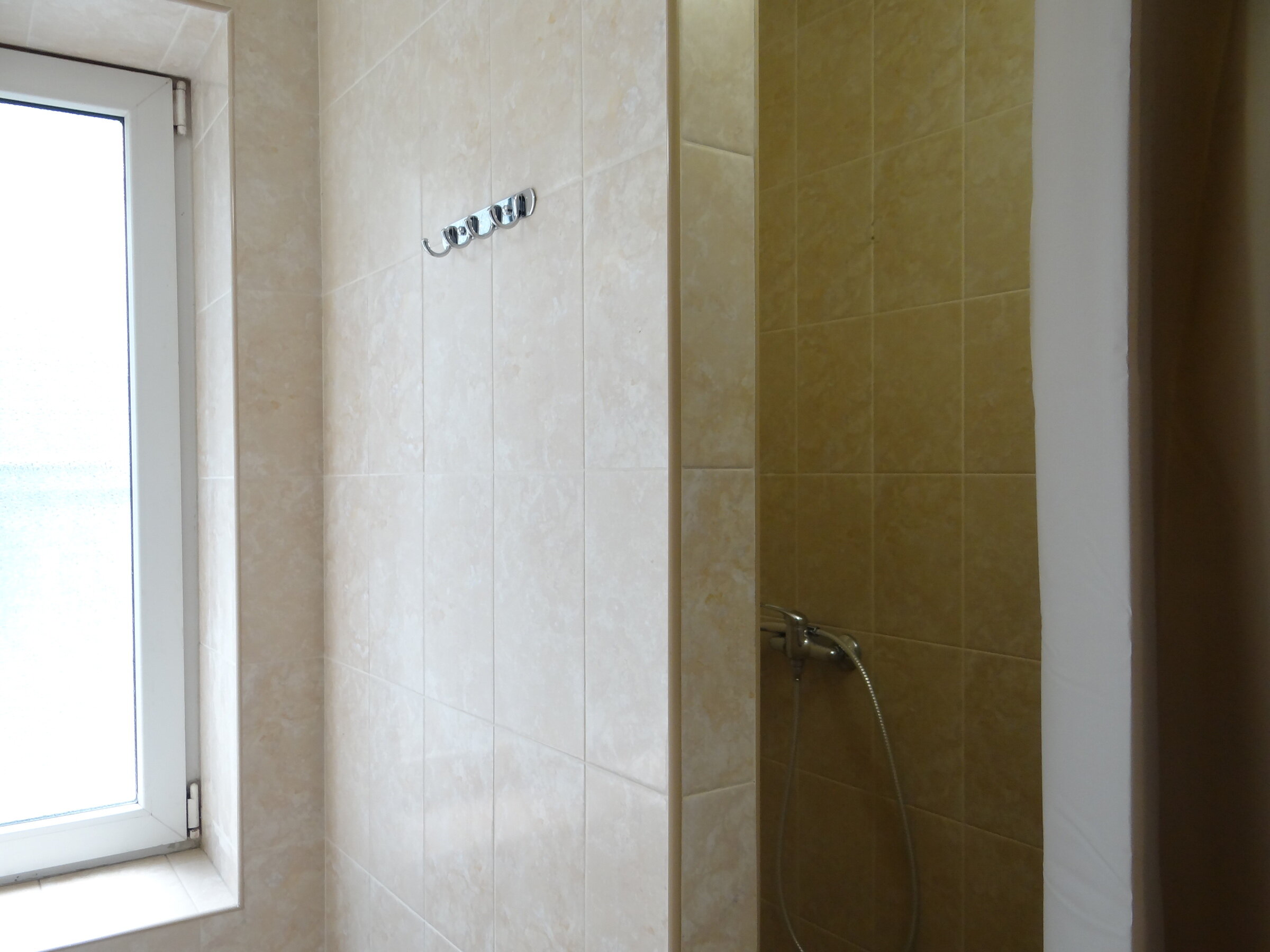 Большой двухместный с 1 кроватью с доступом в баню, бассейн (сеанс 4 часа в сутки на каждого гостя)