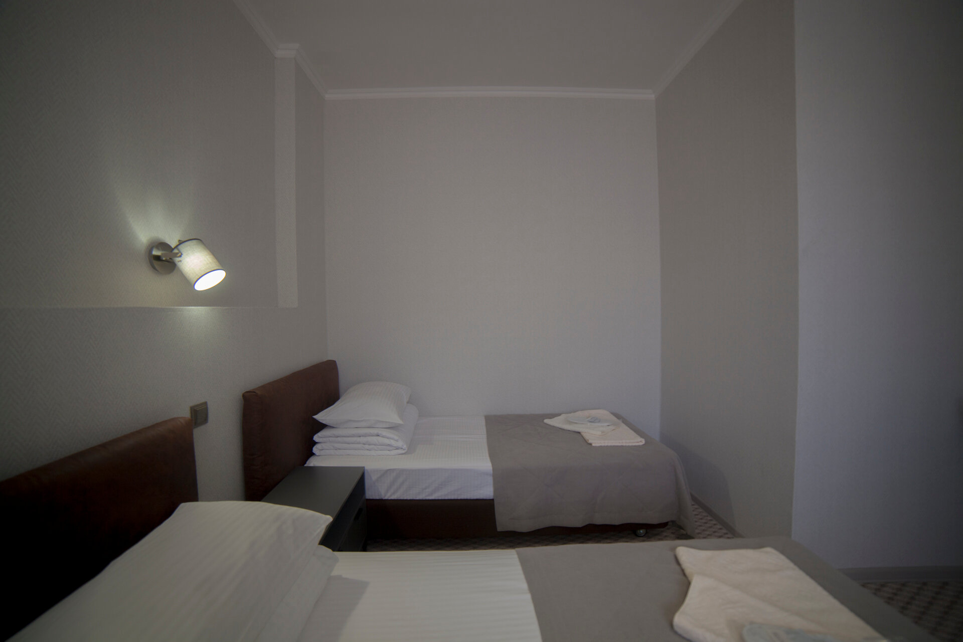 Трехместный номер с общей ванной комнатой