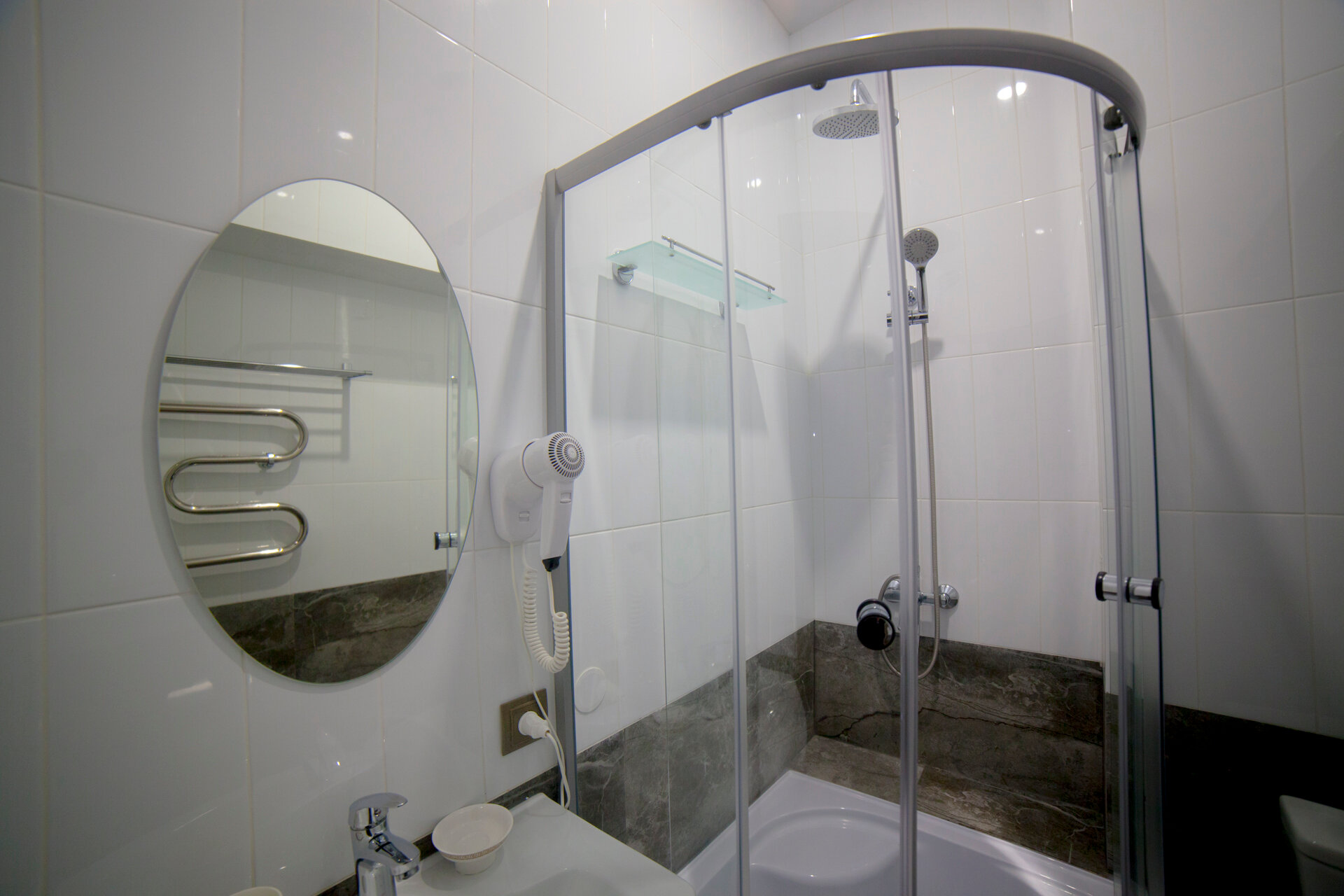 Трехместный номер с общей ванной комнатой