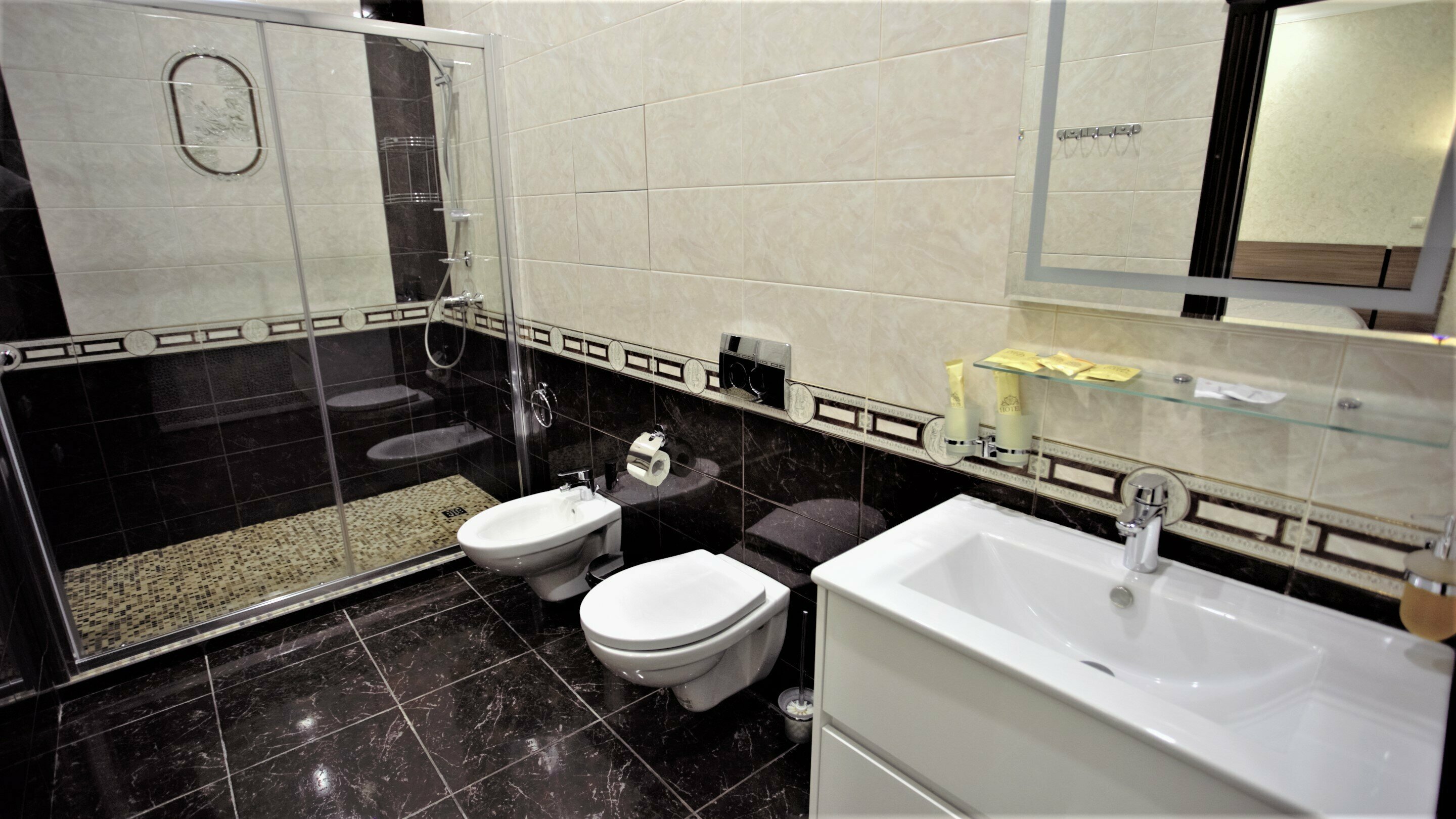 Просторный двухместный номер с 2 отдельными кроватями