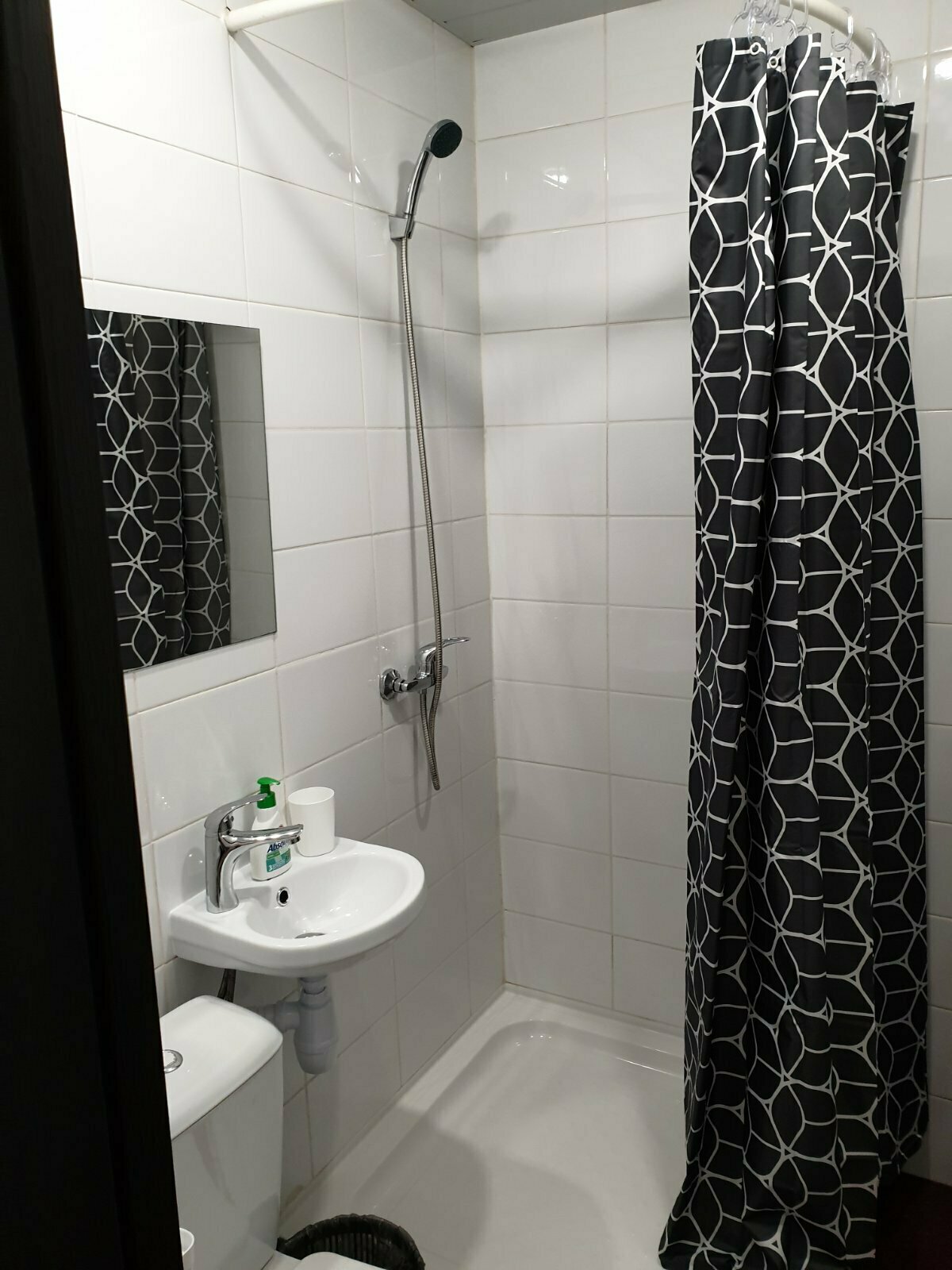 Односпальная кровать в общем номере