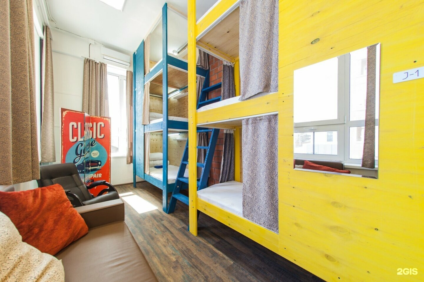 Кровать в общем 6-местном номере для мужчин и женщин