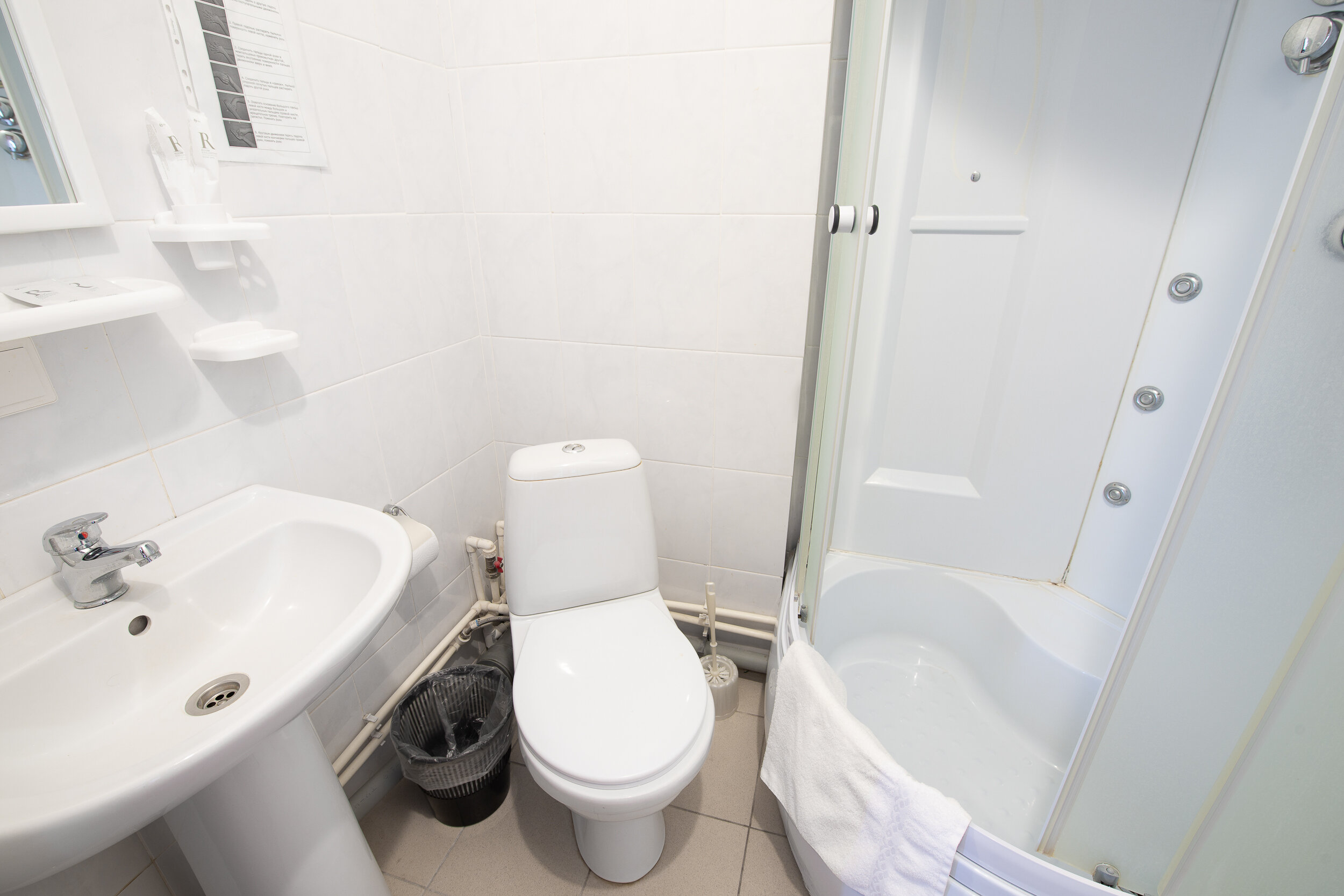 Двухместный номер с 2 отдельными кроватями и душем