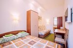 Большой двухместный номер с 1 кроватью и диваном в Мини-отель Пушкарев