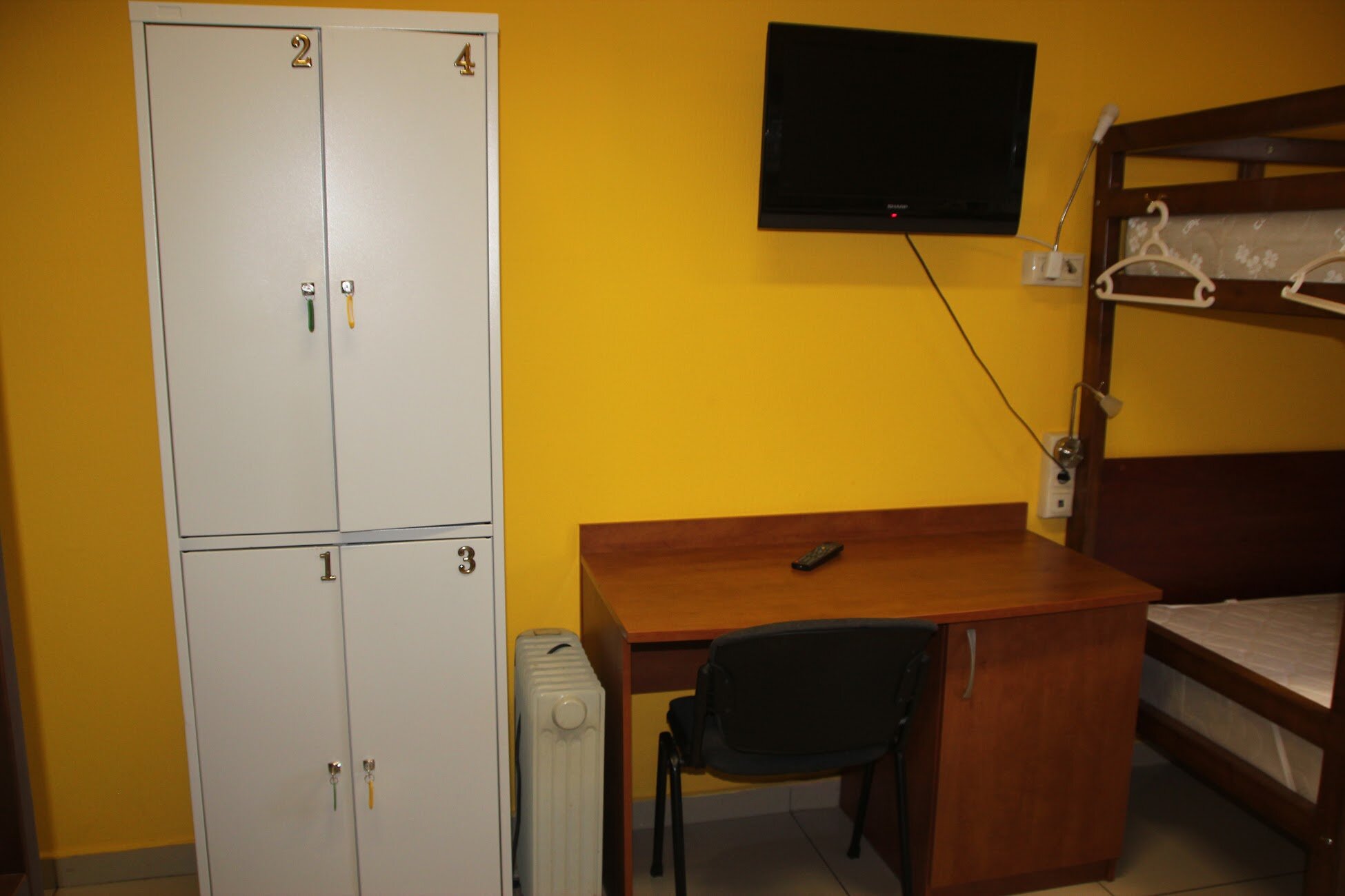 Кровать в общем 6-местном номере