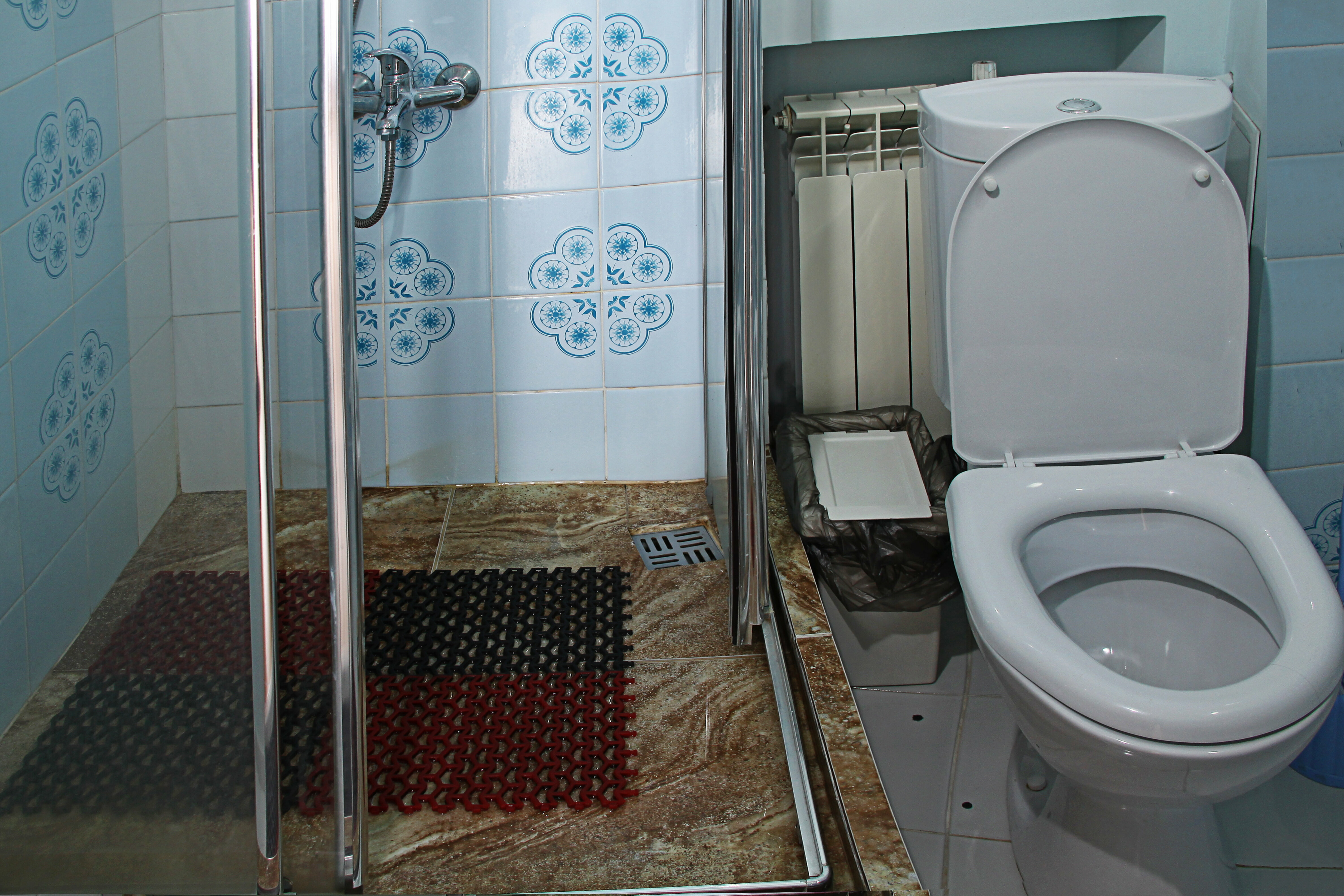 Кровать в общем номере (женская половина)