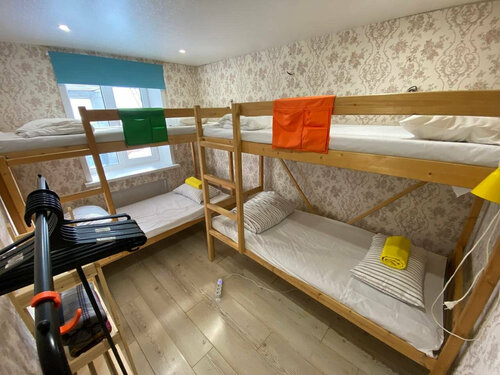 Кровать в общем 4-местном номере для мужчин и женщин