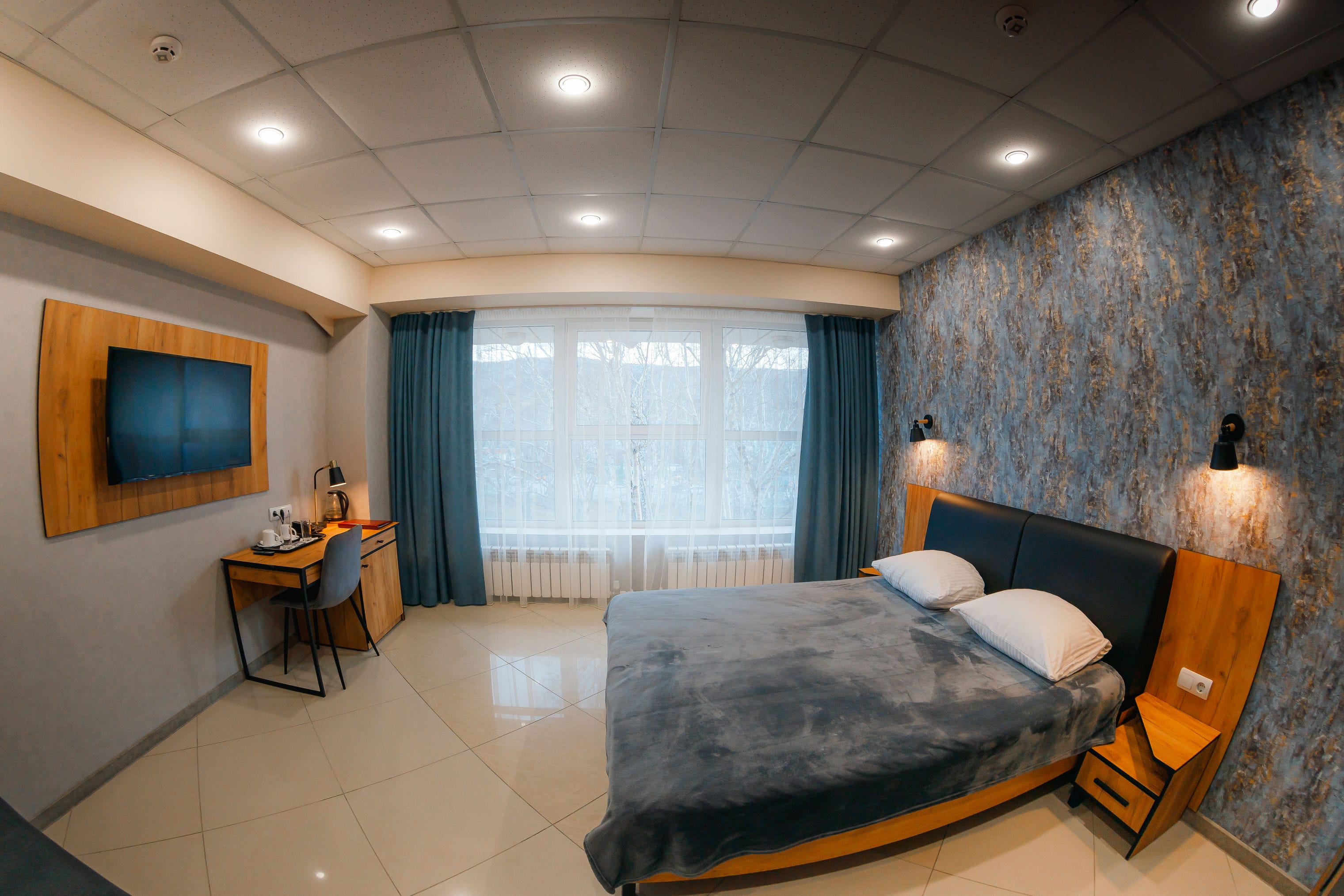 Номер с собственной ванной комнатой вне номера (с диваном)