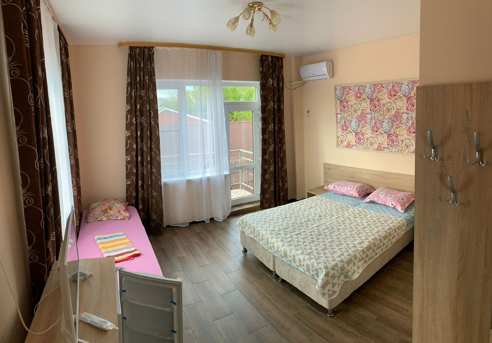 Трехместный номер с балконом