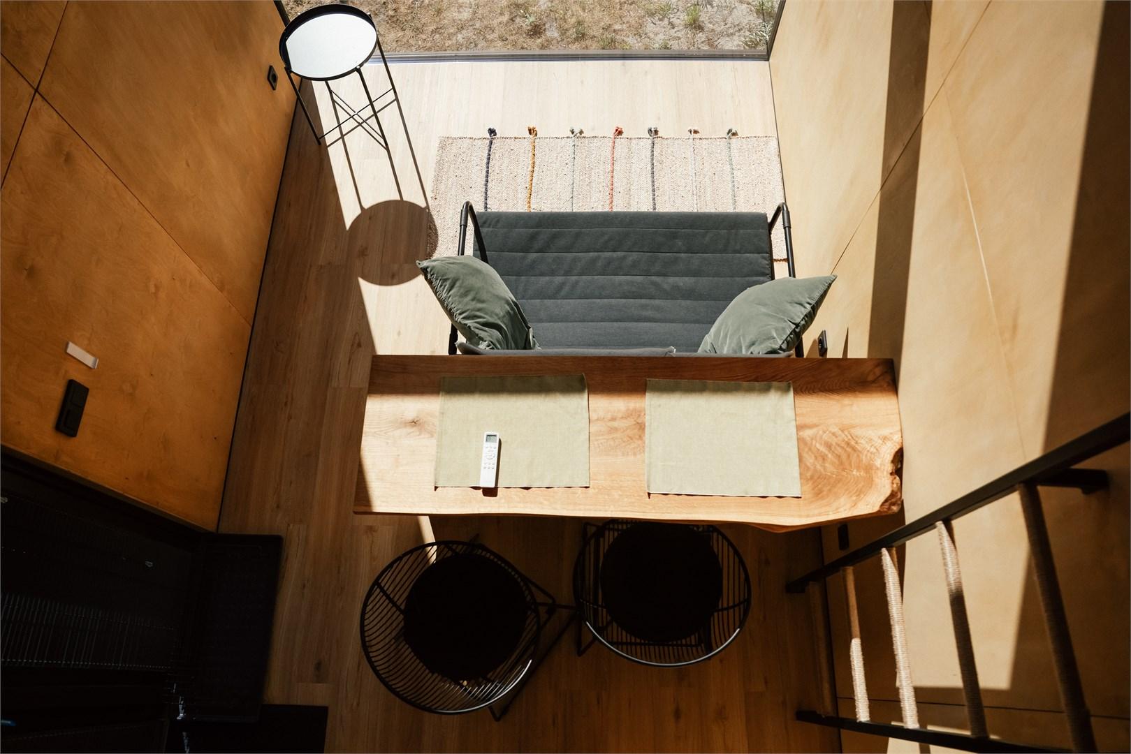 Большой Хитте с террасой и панорамным окном | красивый вид на дюны, сквозь которые частично видно море