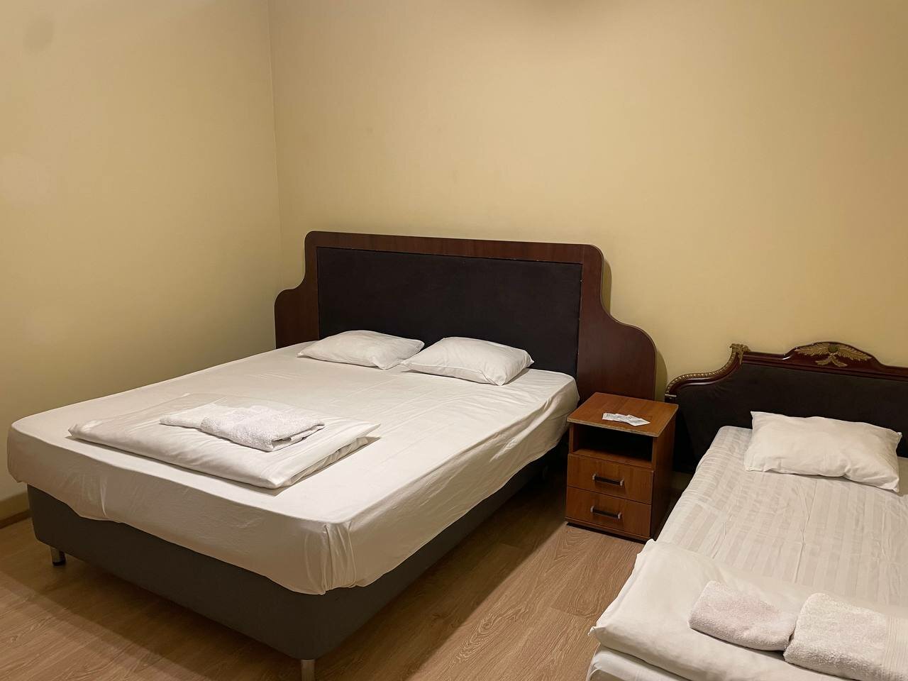 Семейный номер с общей ванной комнатой